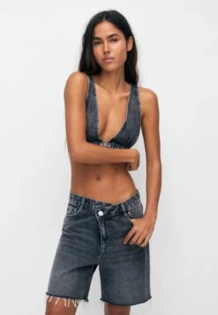 PULL & BEAR Mid-Rise With Crossover Waistband - Jeansshort - Black