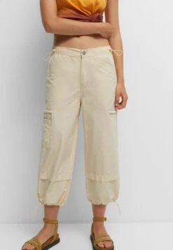 PULL & BEAR Parachute - Capri - Broek - Sand
