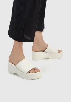 PULL & BEAR Muiltjes - White