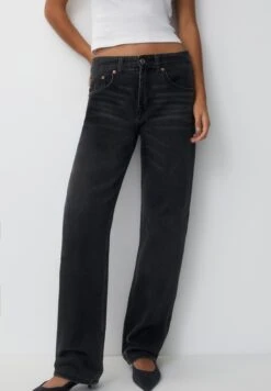 PULL & BEAR Mid Waist- Straight Leg Jeans - Black