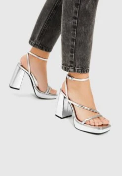 PULL & BEAR Sandalen Met Plateauzool - Silver Coloured