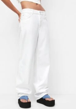 PULL & BEAR Baggy Fit - Straight Leg Jeans - White