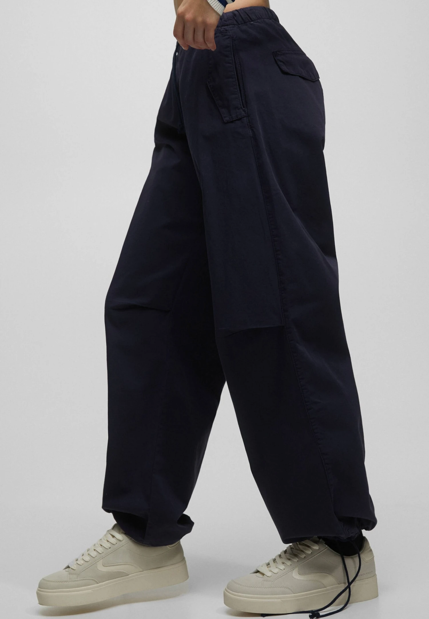 PULL & BEAR Parachute With A Pocket - Cargobroek - Metallic Blue - Afbeelding 5