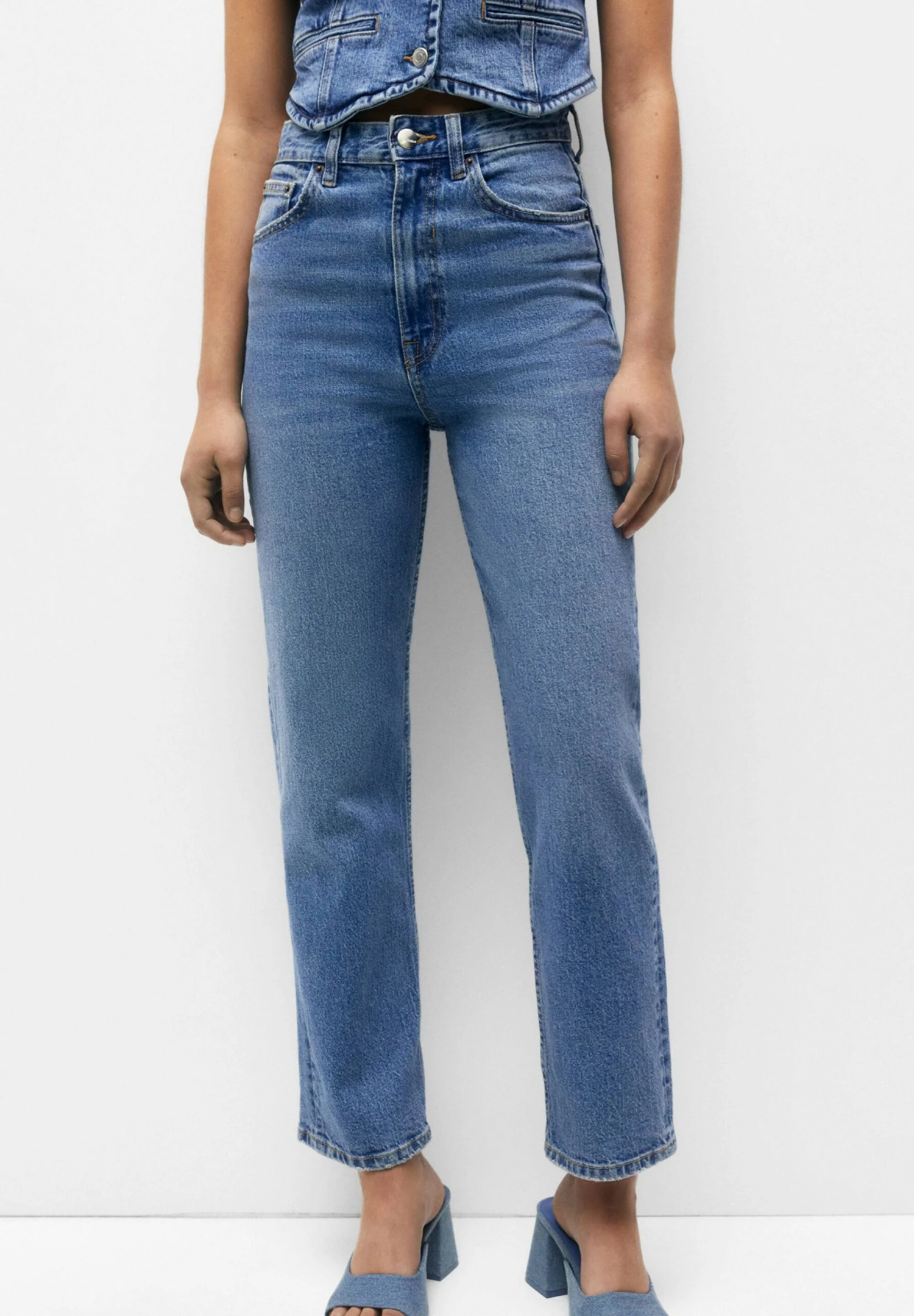 PULL & BEAR High Waist - Straight Leg Jeans - Blue Denim