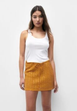 PULL & BEAR Sequinned Crochet- A-Lijn Rok - Mustard Yellow