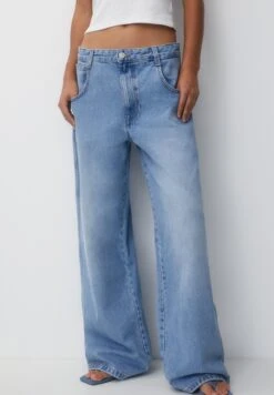 PULL & BEAR Low Waist Skater - Flared Jeans - Light Blue Denim