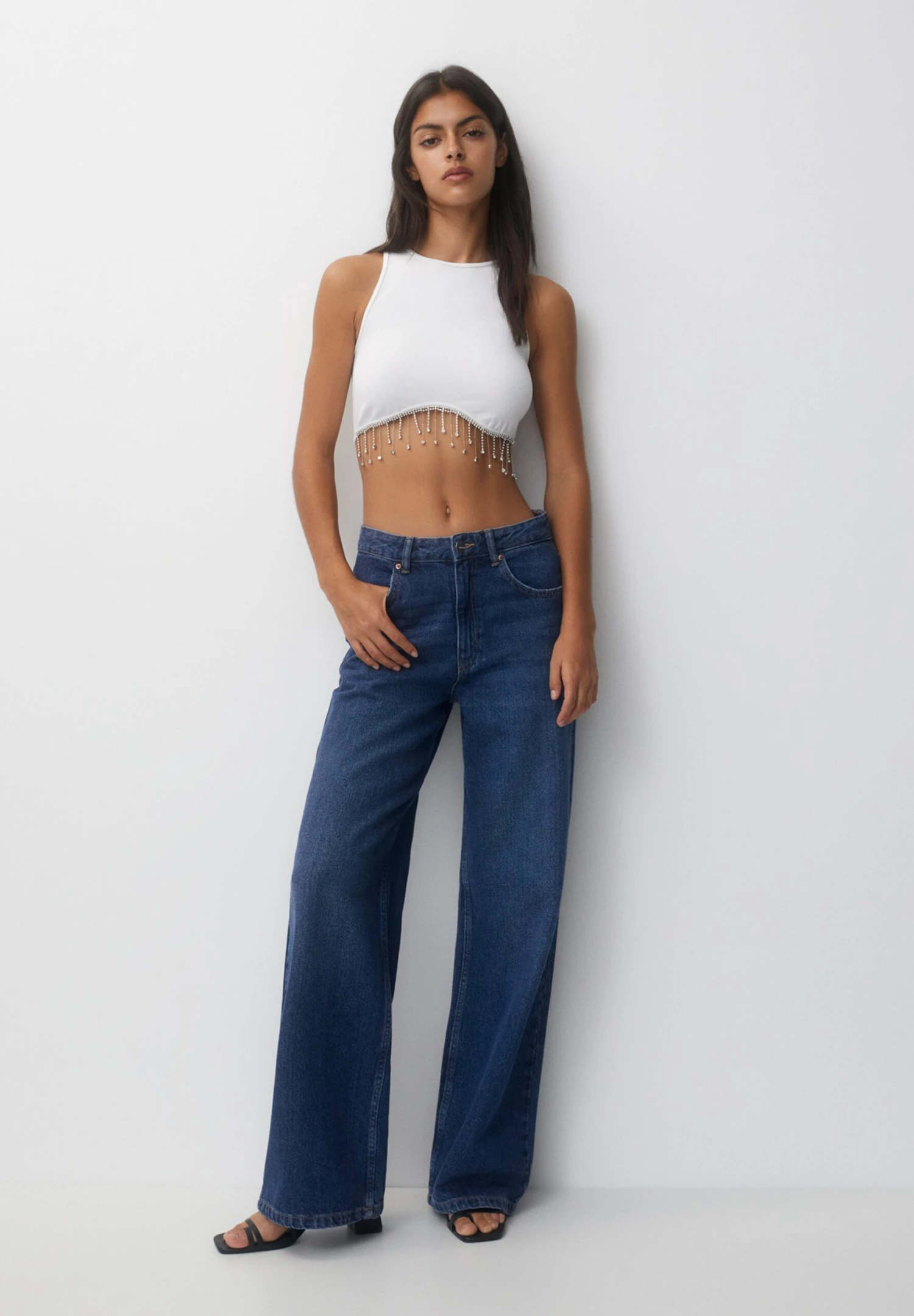 PULL & BEAR Crop Top With Rhinestone-Embellished Hem - Top - White - Afbeelding 2