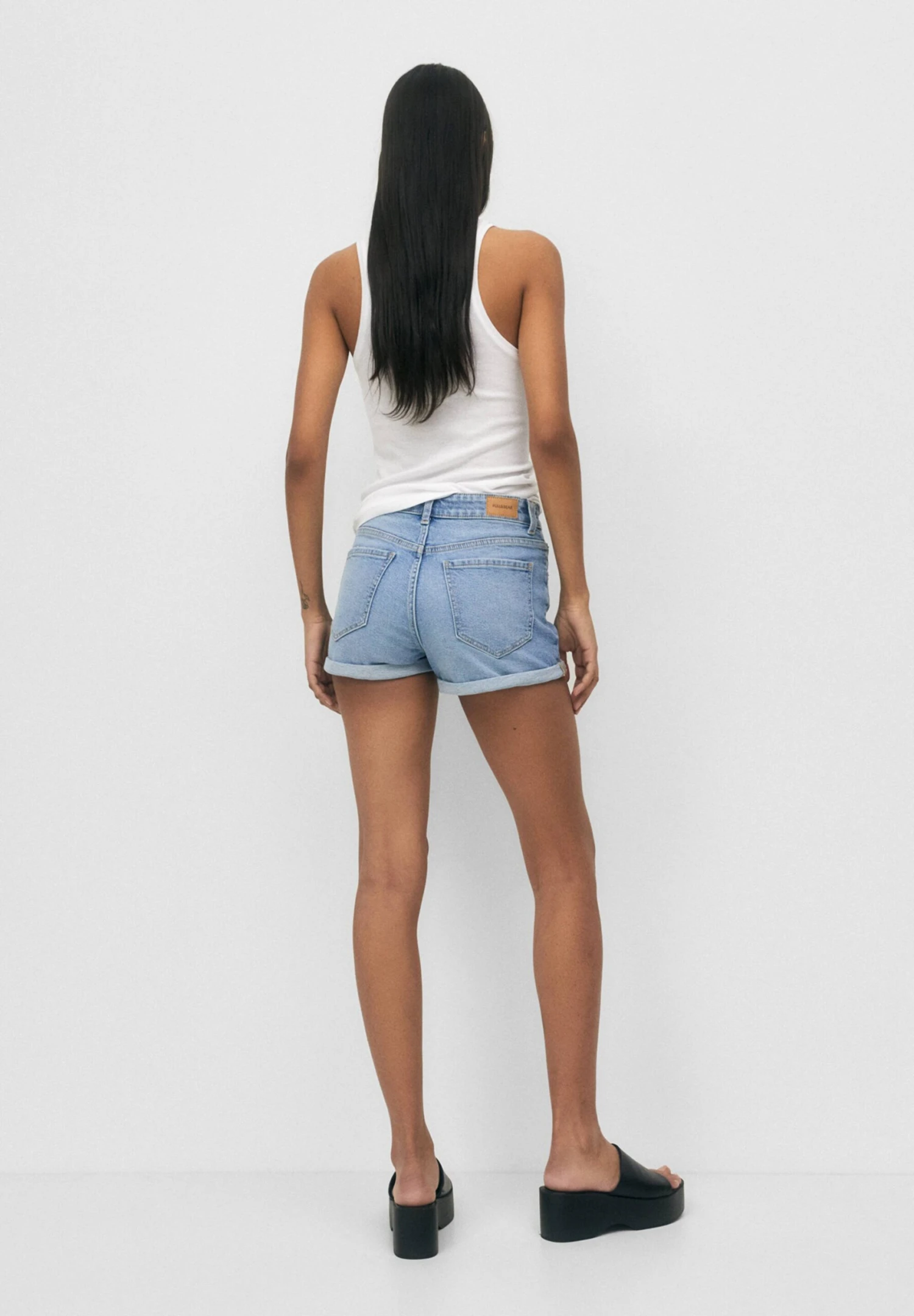 PULL & BEAR With Turn-Up Hems - Jeansshort - Light Blue Denim - Afbeelding 3