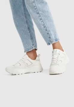 PULL & BEAR Dicker Sohle - Sneakers Laag - White