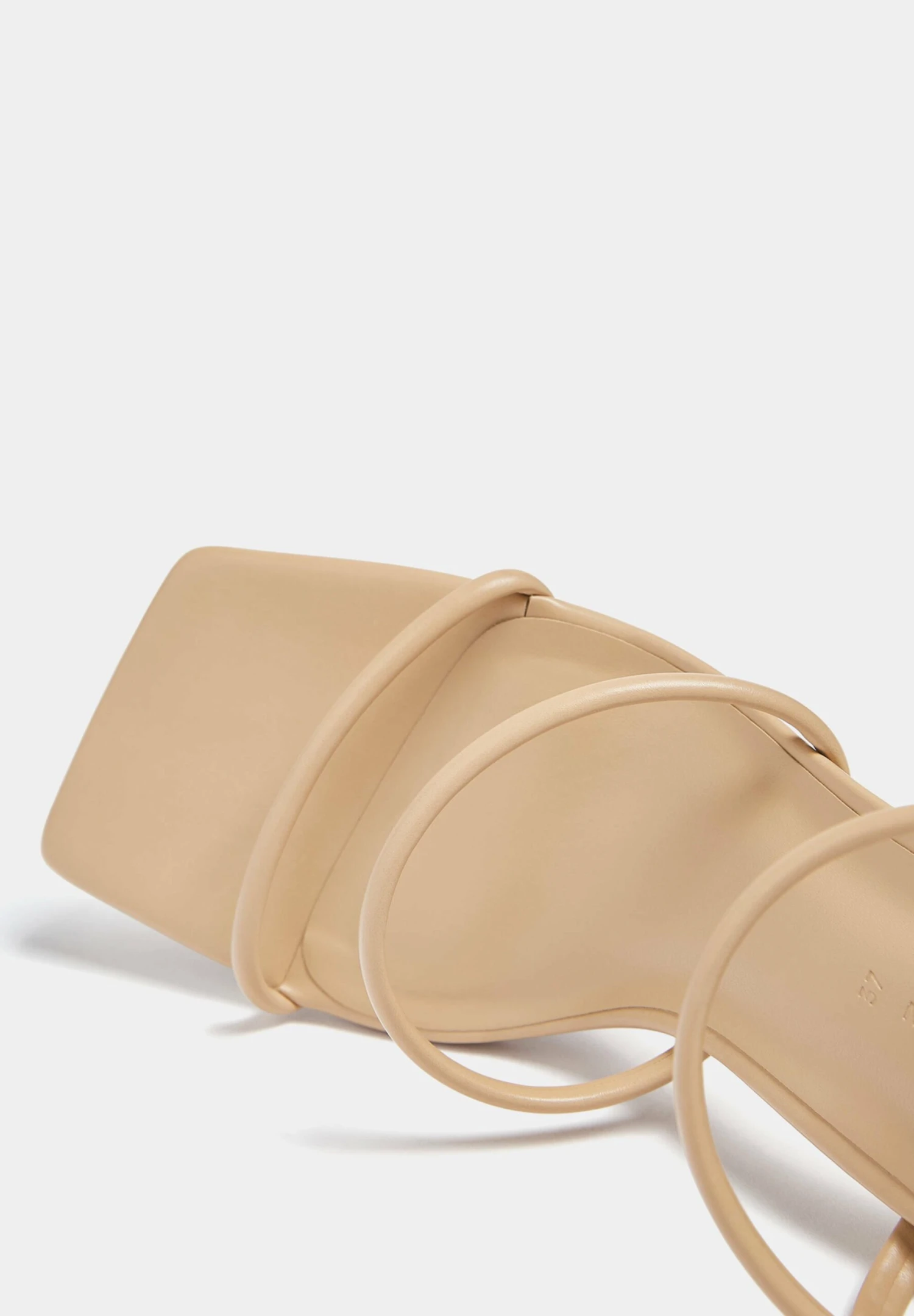 PULL & BEAR With Thin Straps - Sandalen - Beige - Afbeelding 5