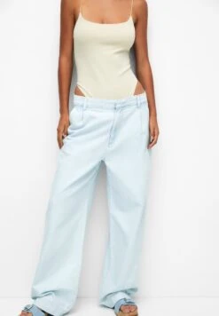 PULL & BEAR Darted- Flared Jeans - Stone Blue Denim