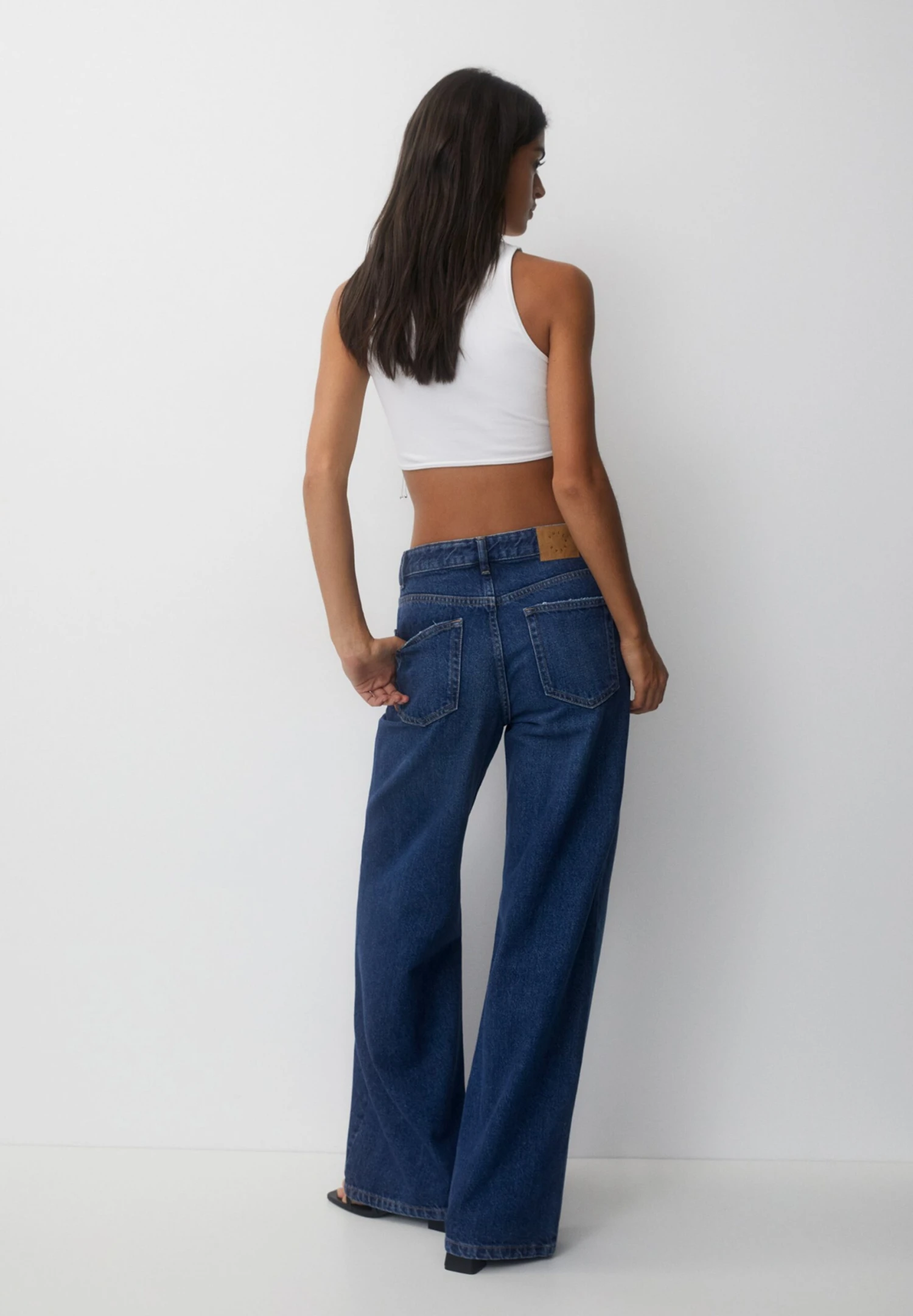 PULL & BEAR Crop Top With Rhinestone-Embellished Hem - Top - White - Afbeelding 3