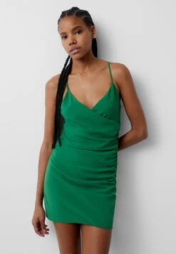 PULL & BEAR Short With Surplice Neckline - Etui-Jurk - Green