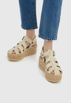 PULL & BEAR Cage - Sandalen Met Sleehak - Nude