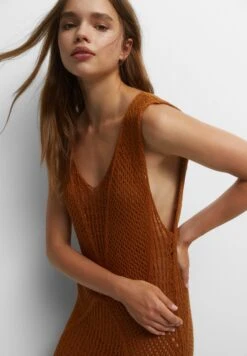 PULL & BEAR Long With V-Shaped Back - Maxi-Jurk - Brown