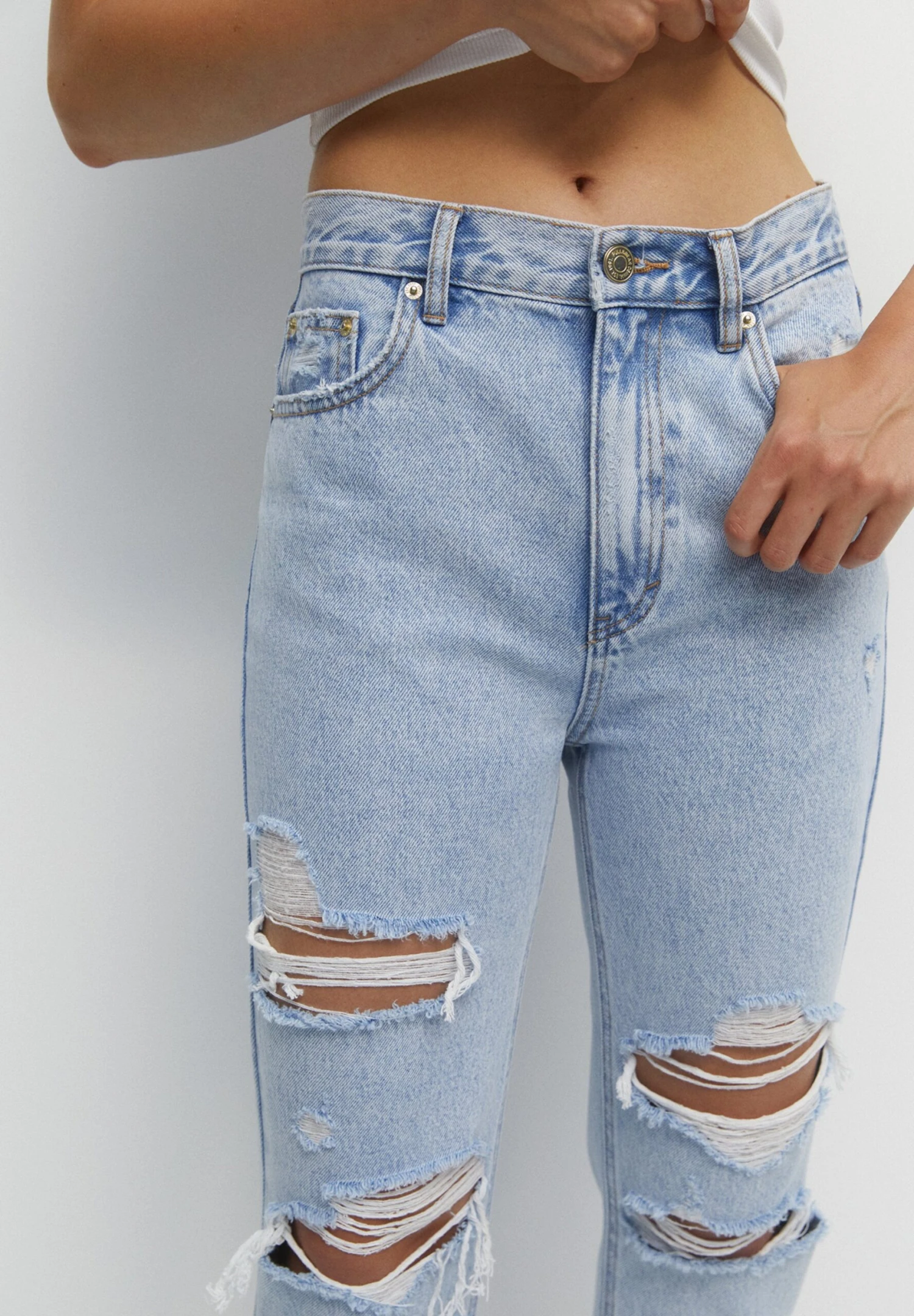 PULL & BEAR Ripped Mom - Straight Leg Jeans - Light Blue Denim - Afbeelding 4