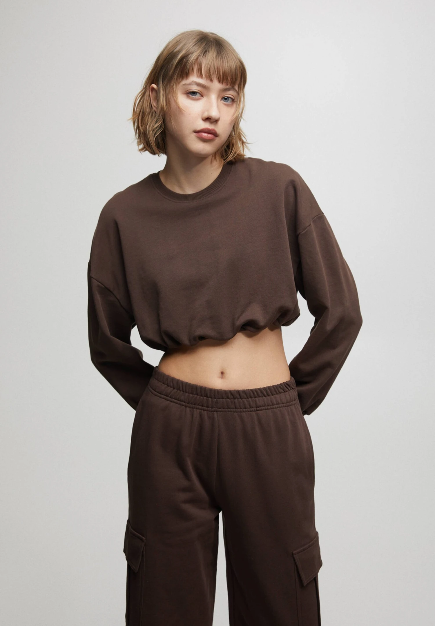 PULL & BEAR Cropped With Elastic Hem - Sweater - Mottled Brown