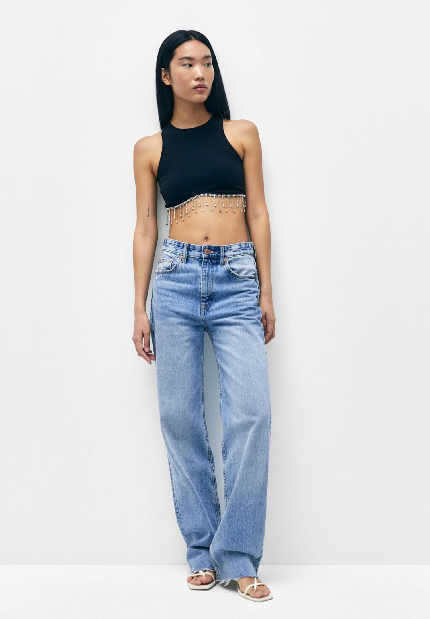 PULL & BEAR Crop Top With Rhinestone-Embellished Hem - Top - Black - Afbeelding 2