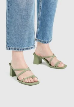 PULL & BEAR With Straps - Sandalen - Green