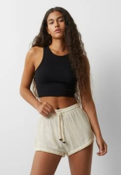 PULL & BEAR Rustic With Frayed Trims - Shorts - White