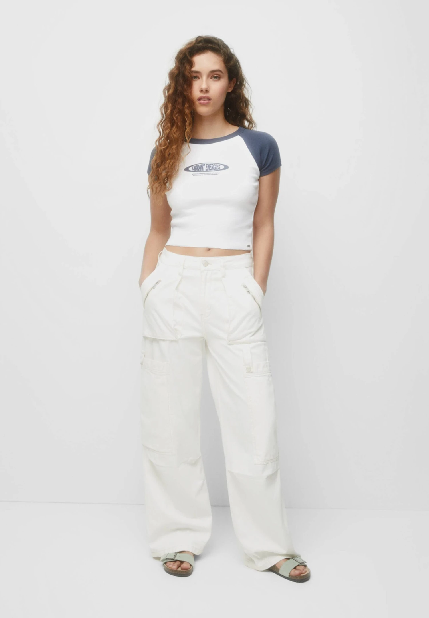 PULL & BEAR Cropped Raglan-Sleeve - T-Shirt Print - White - Afbeelding 2