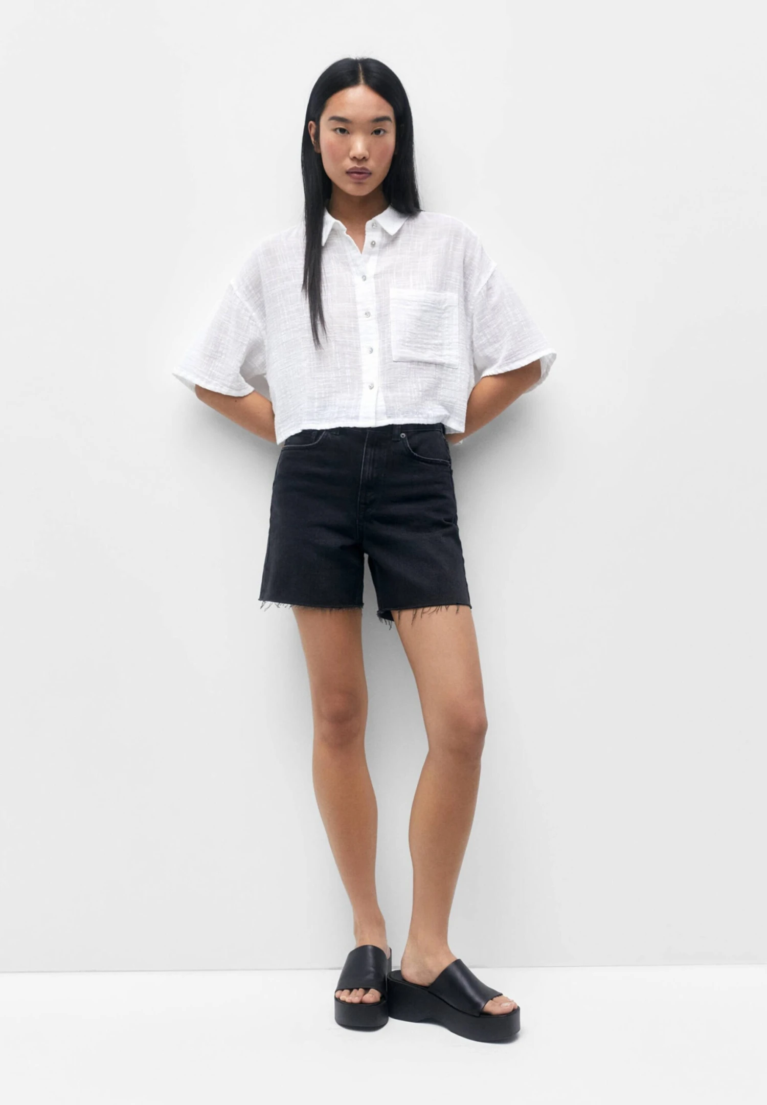 PULL & BEAR Cropped Short Sleeve - Overhemdblouse - White - Afbeelding 2
