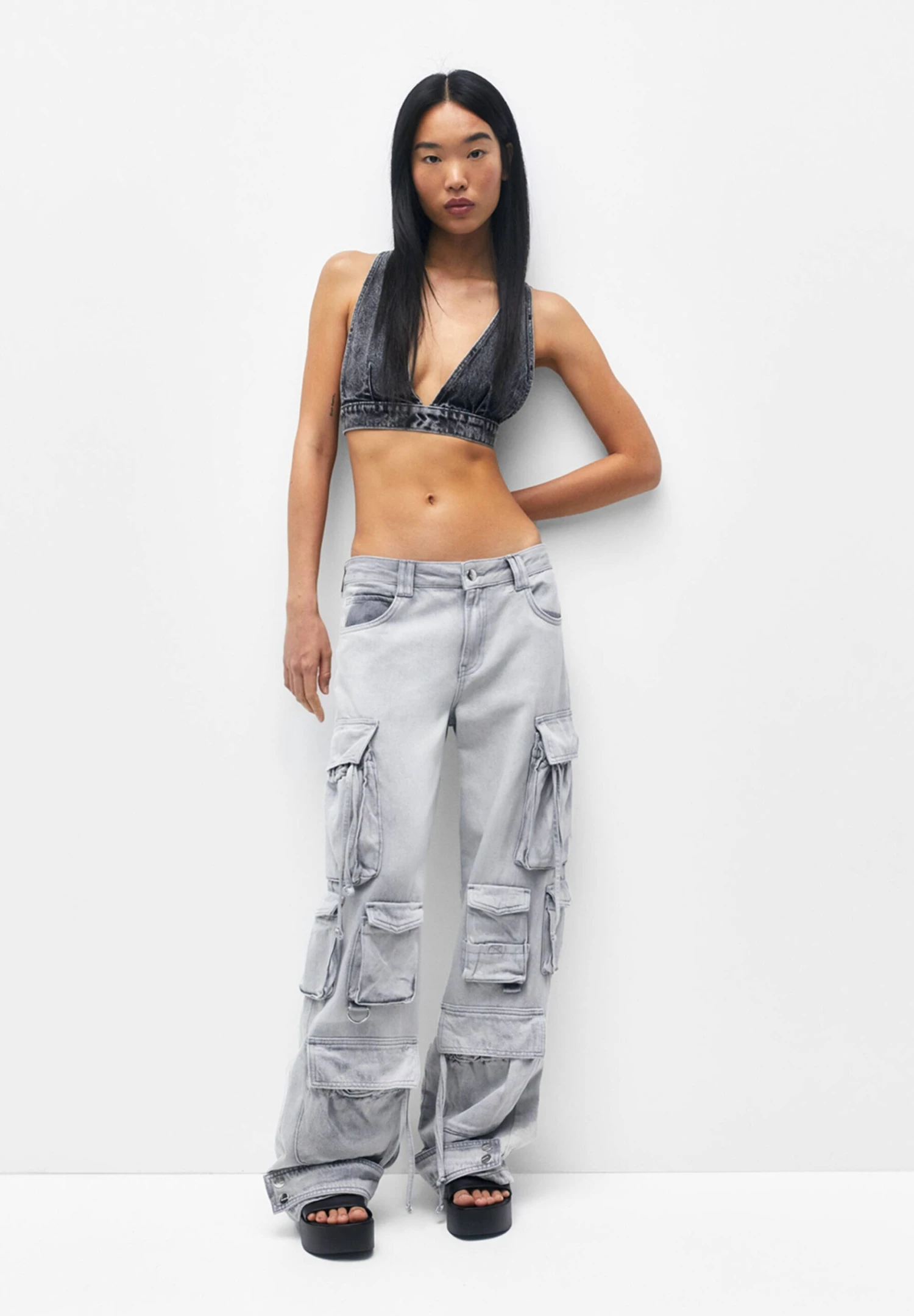 PULL & BEAR With Multiple Pockets - Straight Leg Jeans - Light Grey - Afbeelding 2