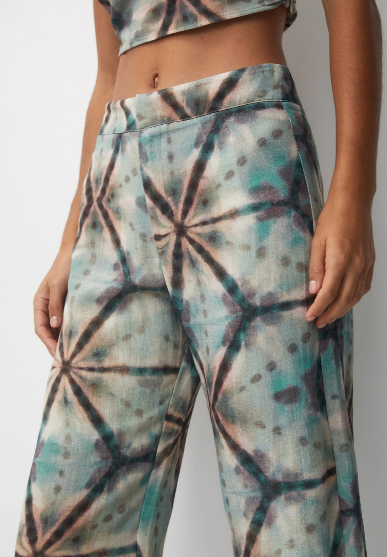 PULL & BEAR Straight Fit Rustic Tie Dye- Broek - Green - Afbeelding 4