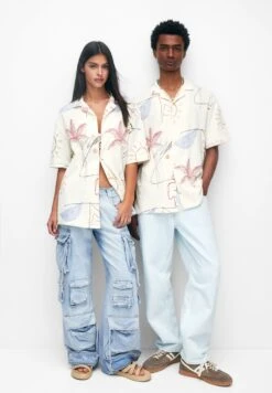 PULL & BEAR Geometric Shape Print- Overhemd - White