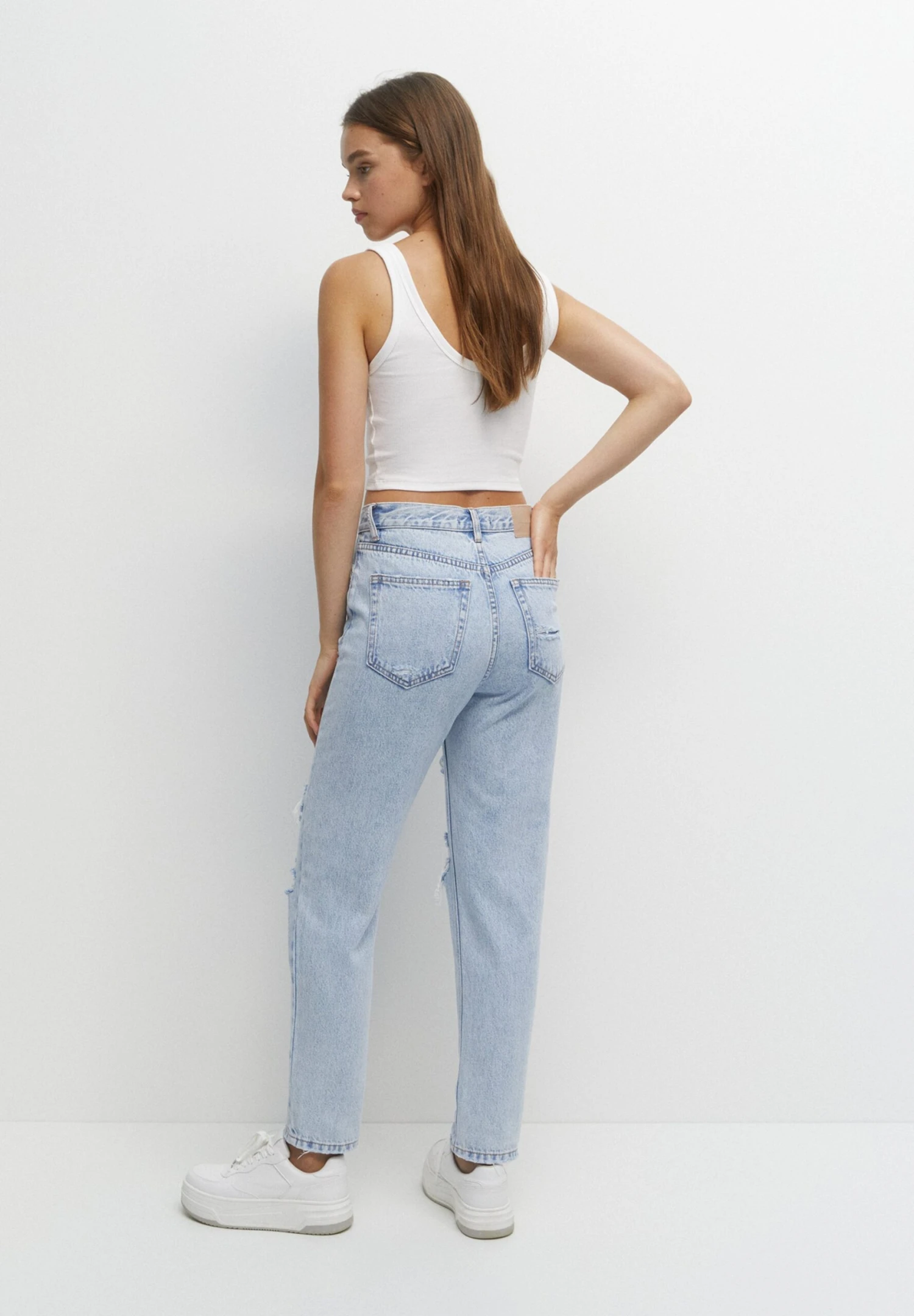 PULL & BEAR Ripped Mom - Straight Leg Jeans - Light Blue Denim - Afbeelding 3