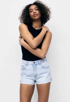 PULL & BEAR Mid-Waist - Jeansshort - Light Blue Denim