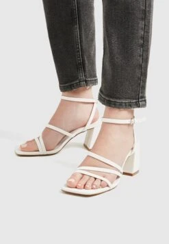 PULL & BEAR Mit Absatz Und Riemchen - Sandalen - White