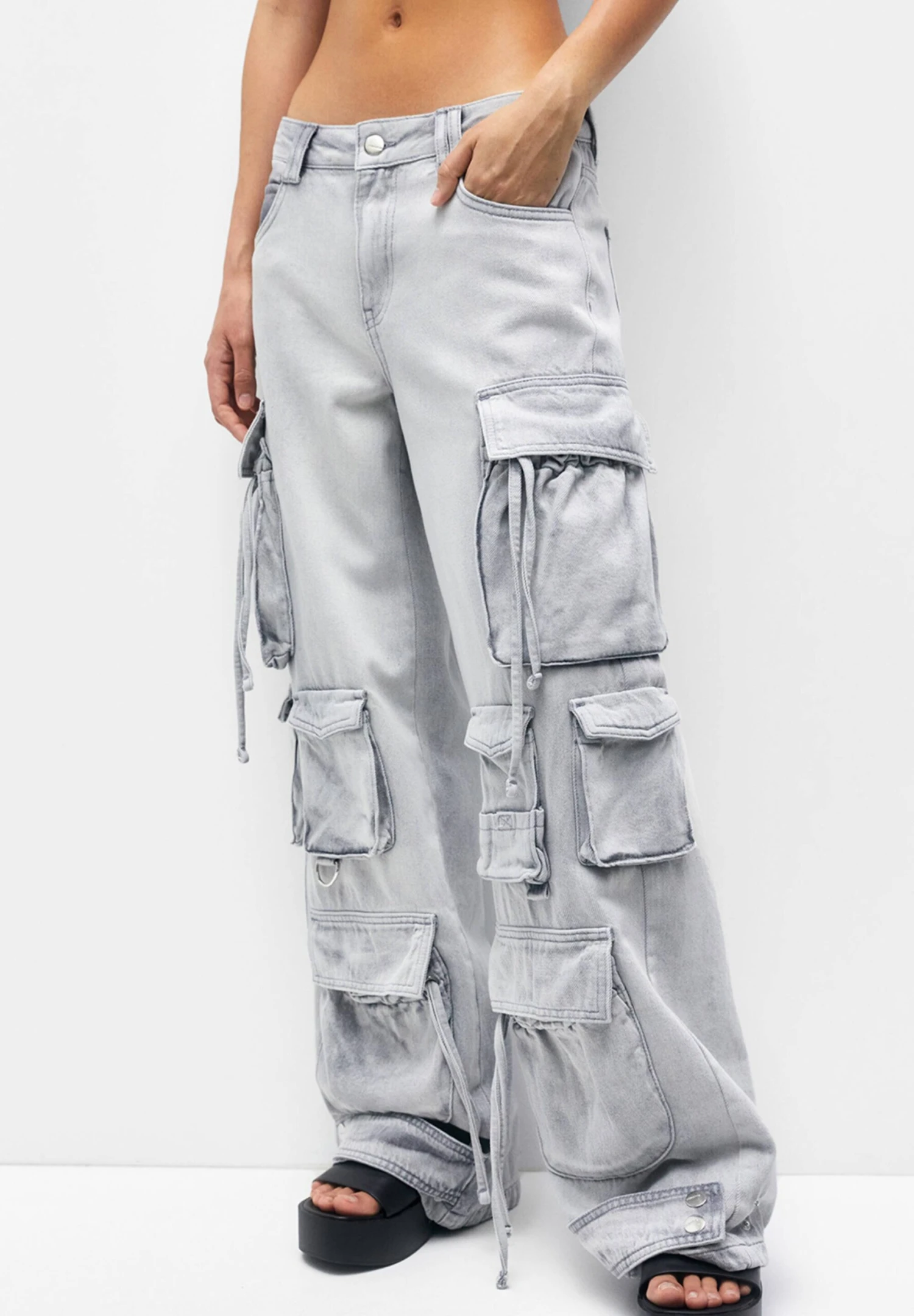 PULL & BEAR With Multiple Pockets - Straight Leg Jeans - Light Grey