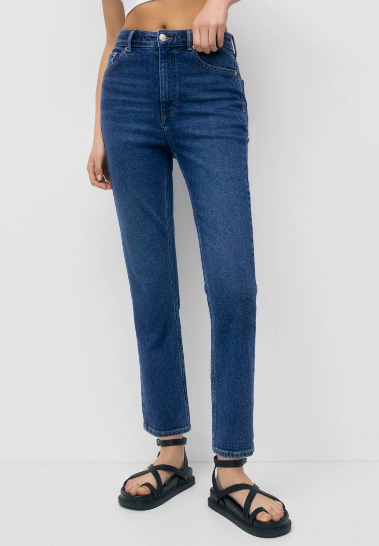 PULL & BEAR High Waist Mom - Slim Fit Jeans - Dark Blue