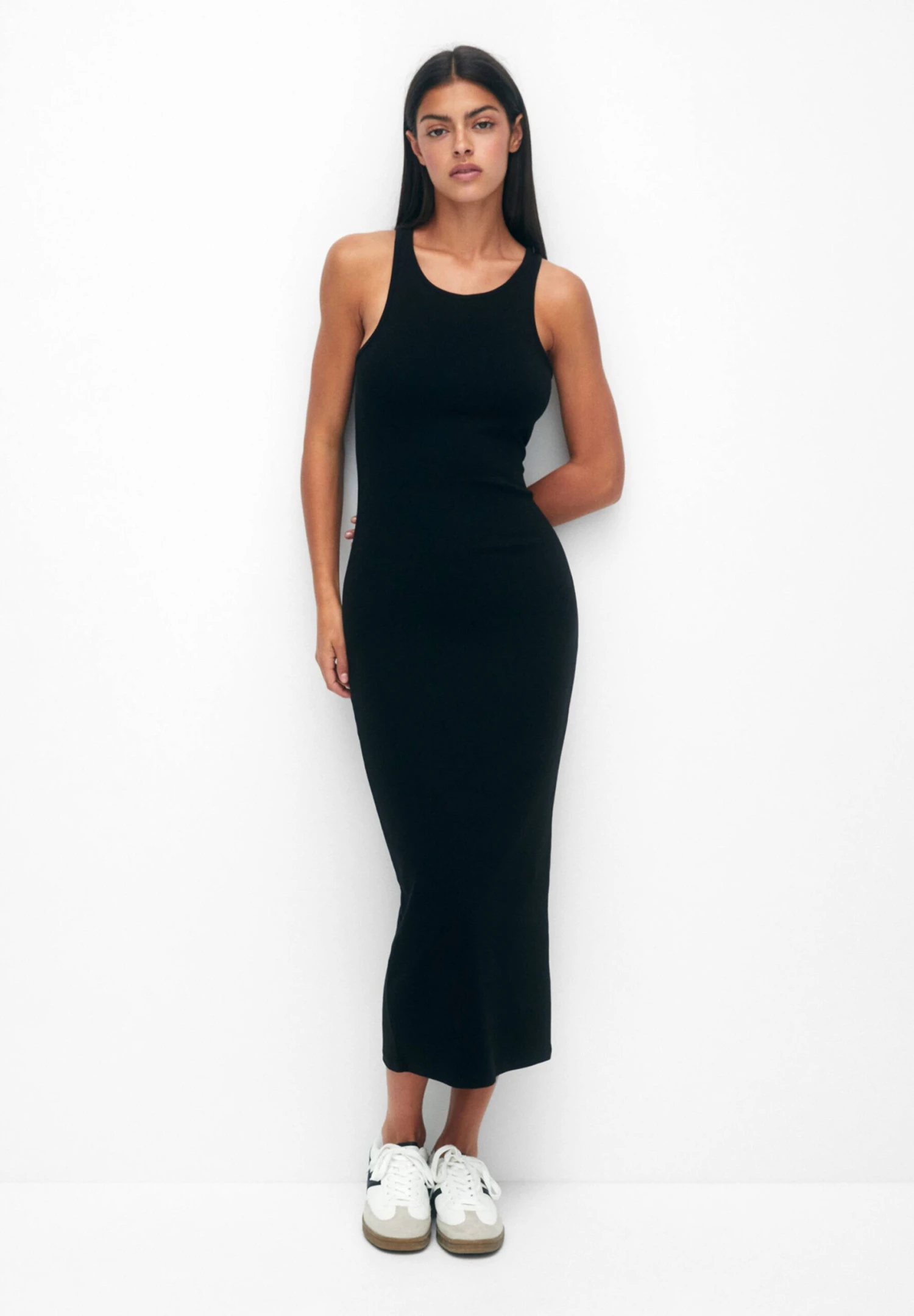 PULL & BEAR Sleeveless Fitted Midi- Jurk - Black