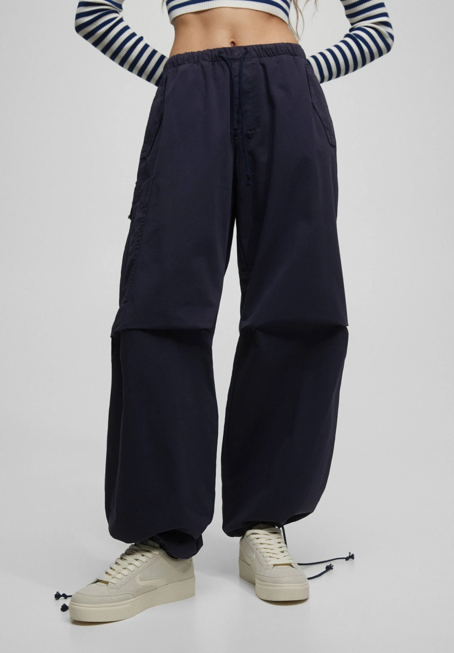 PULL & BEAR Parachute With A Pocket - Cargobroek - Metallic Blue